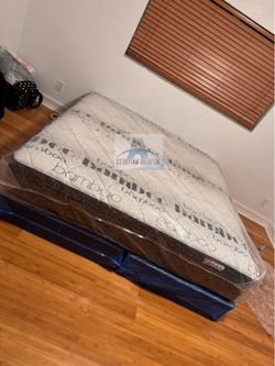 King mattress pillow top and box spring set (2pc - brand new)