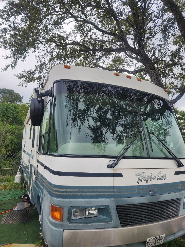 2000 Tropical Motorhome 