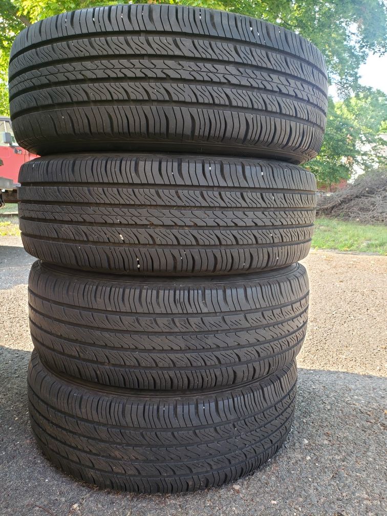 16's steel wheels with 205/65R16 tires