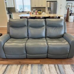 Beautiful Blue Leather Couch USB Ports , Neck Adjust And Full Back Lay Down Mode 