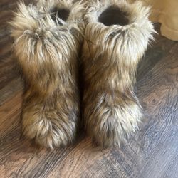 Brown fur boots size 8