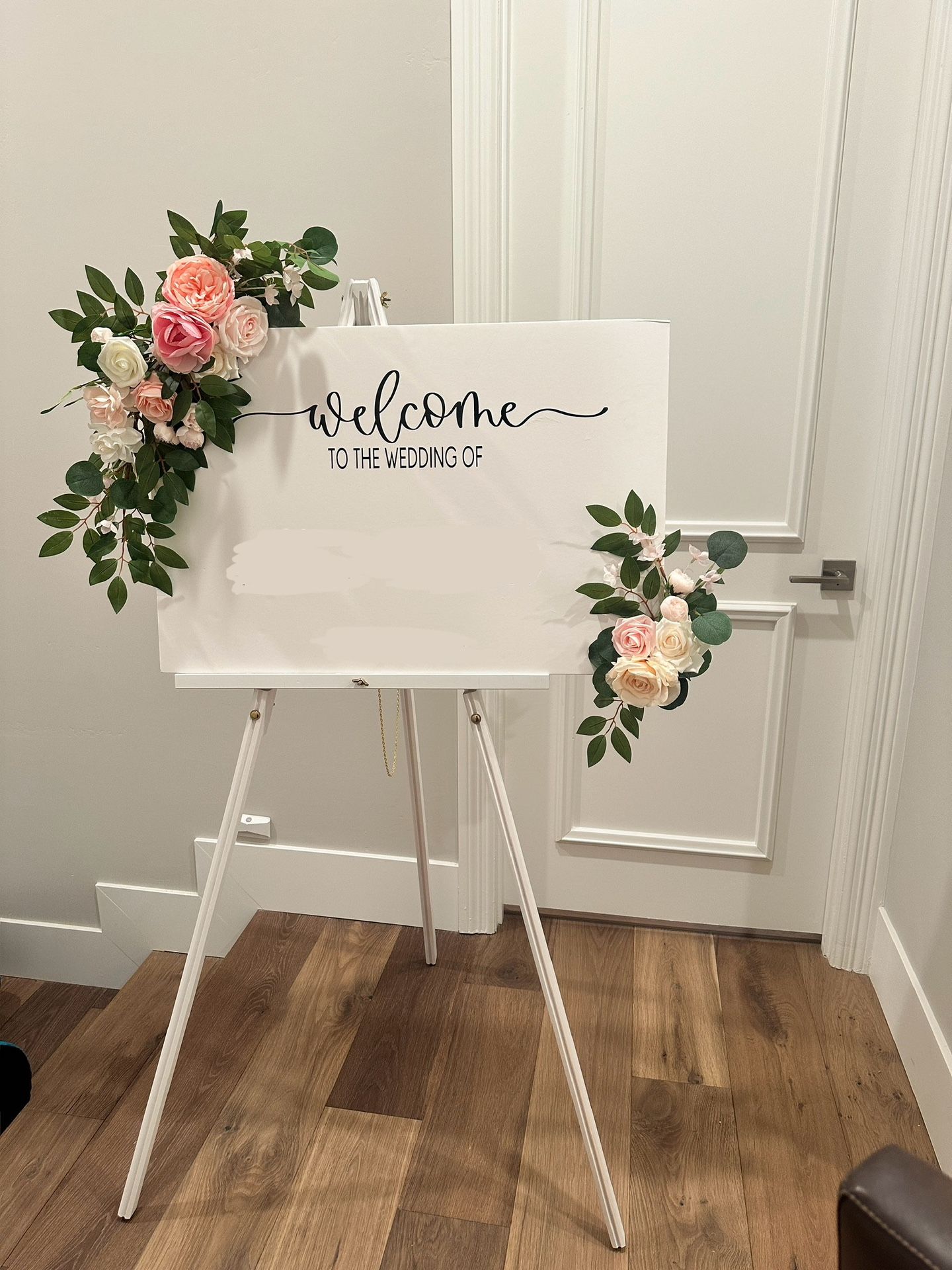 💐 Blush & Ivory Floral + White Easel Stand