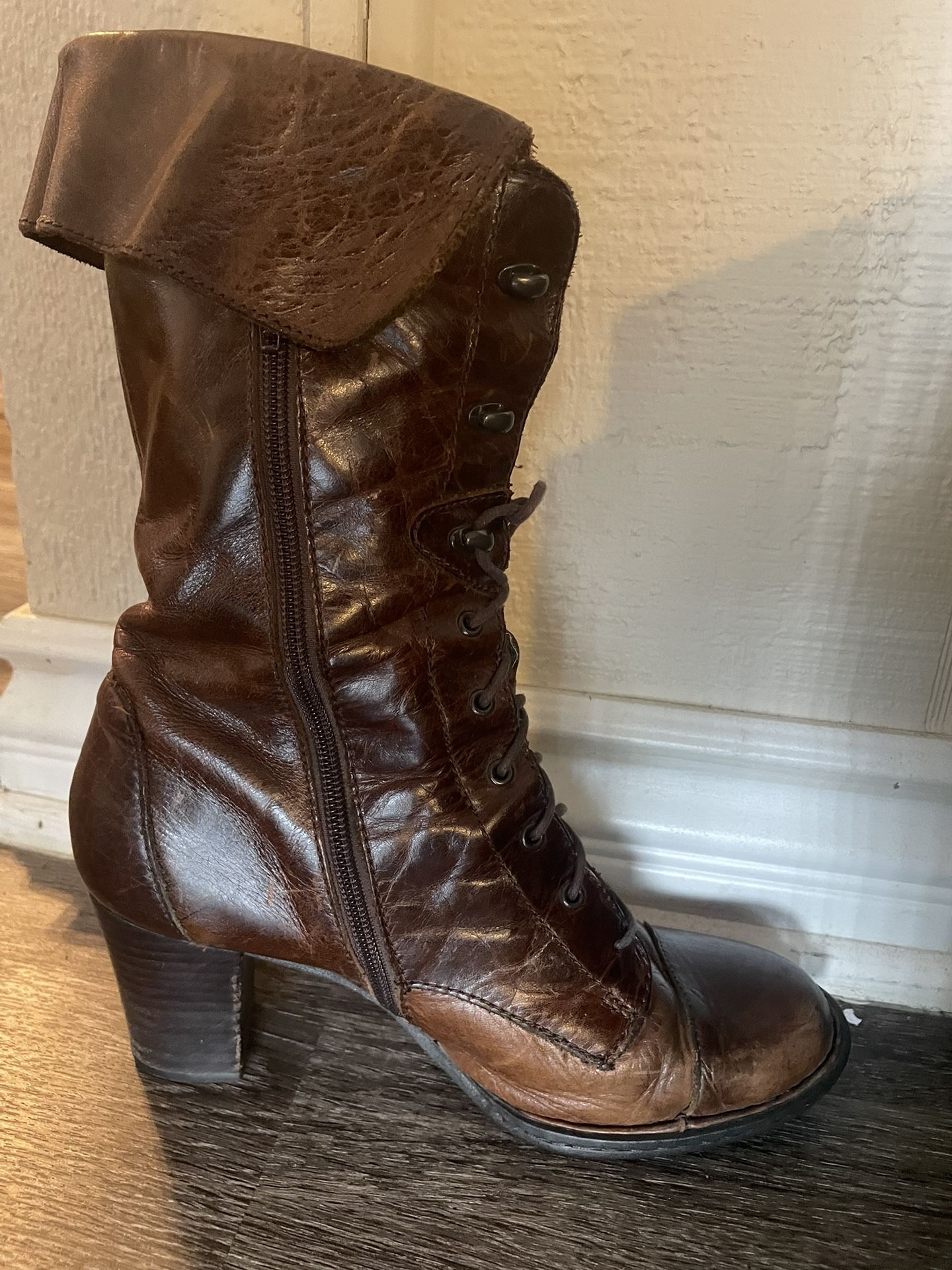 Born Skylark Boots 8.5