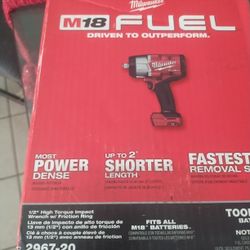 MILWAUKEE M18 1/2 " HIGH TORQUE IMPACT ( TOOL ONLY ) 