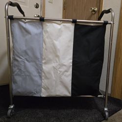 Rolling Laundry Cart, Completely Folds Down As Well..Vancouver Washington  98682