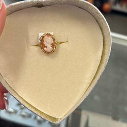 Yellow Gold Cameo Ring 