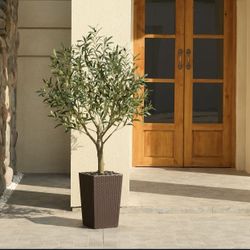 Pretty Artificial Plant Olive 🫒 Tree With Large Brown Planter ! Brand New 