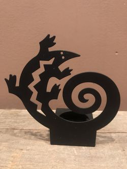 Tea light candle holder