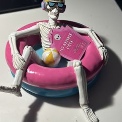 SummerWeen Skeleton On Float