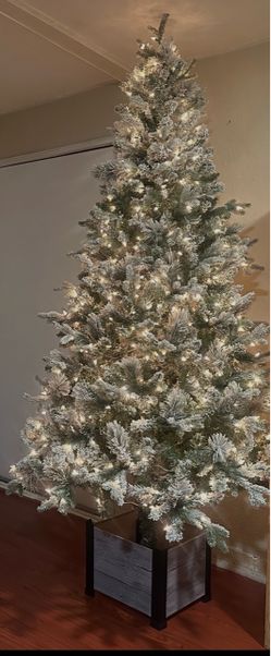 Christmas tree 7 1/2 feet Christmas tree 7 1/2 feet