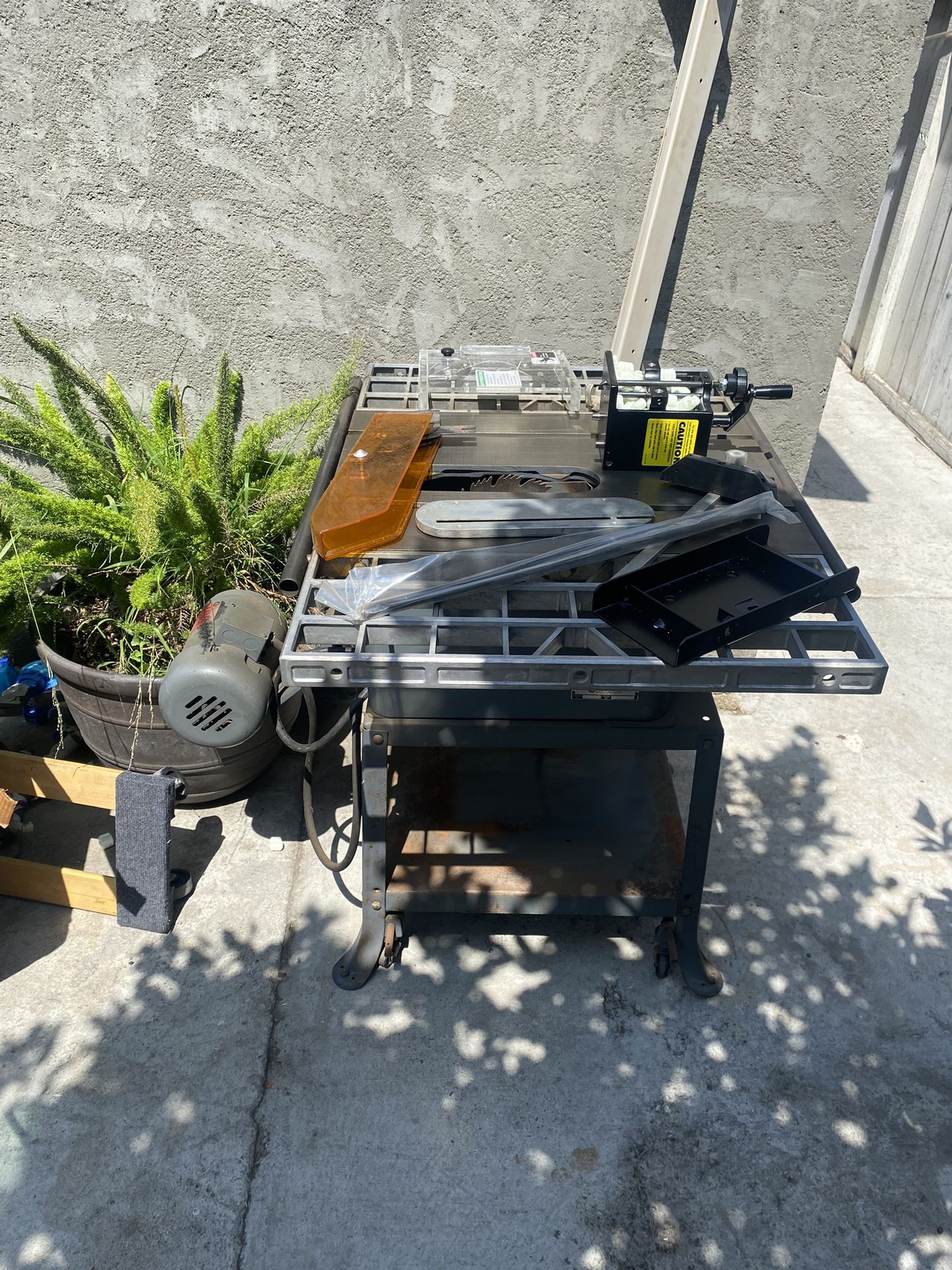 Saw Cutting Table