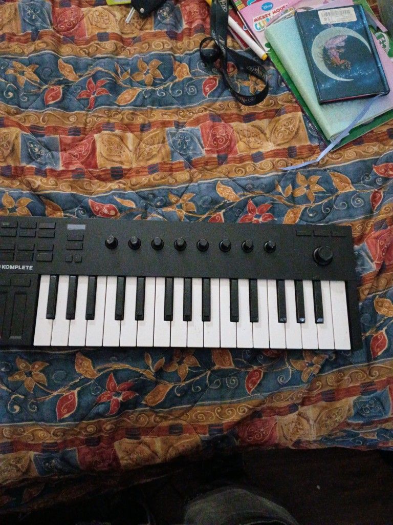 Komplete Kontrol M32 Keyboard