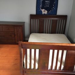 3 in 1 Convertible Crib/Bed Set