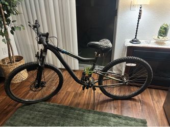 Mongoose Ledge 2.2 bike