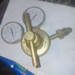 Nitrogen pressure regulator