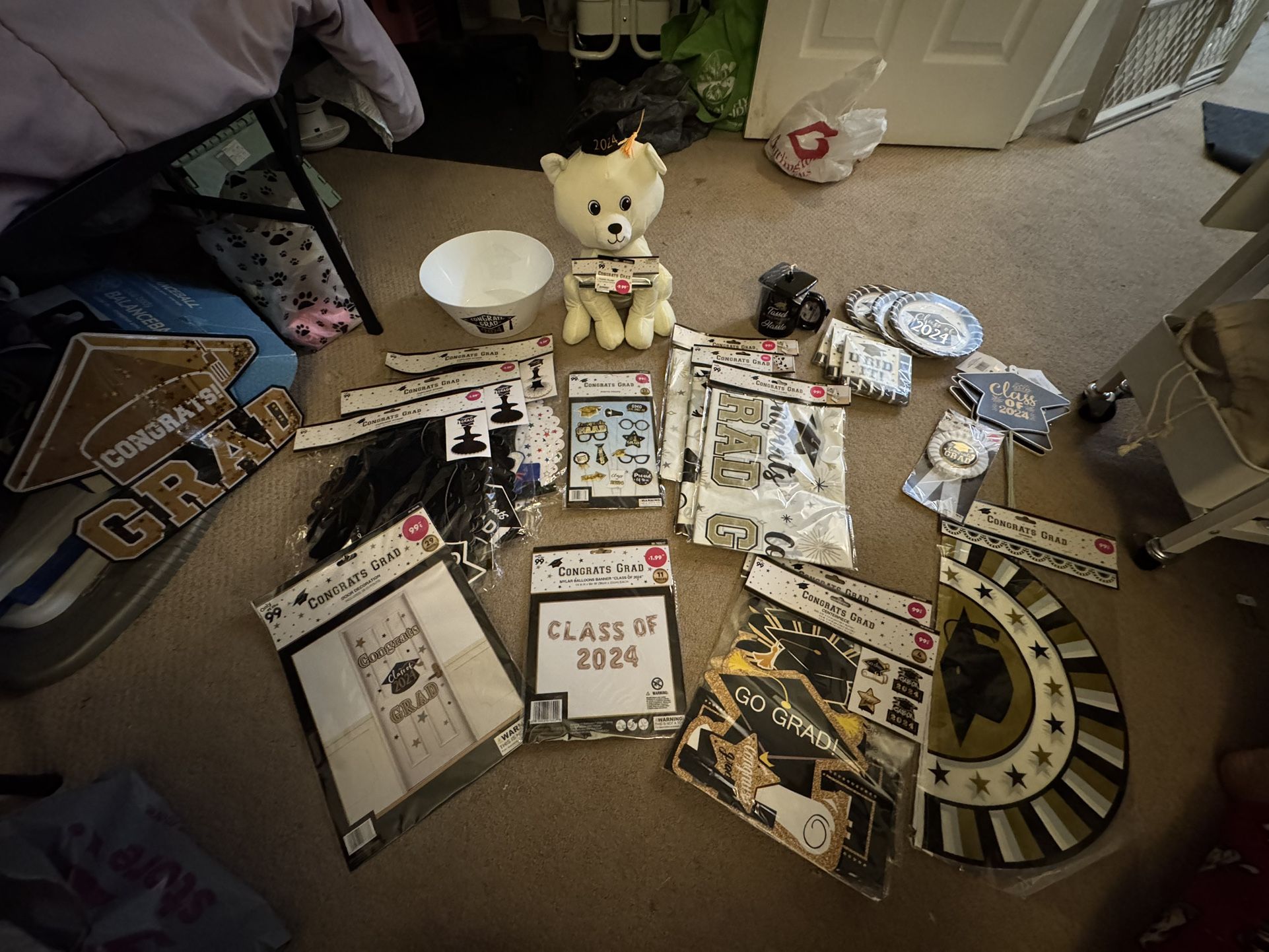 Graduation Party Decorations …. READ DESCRIPTION