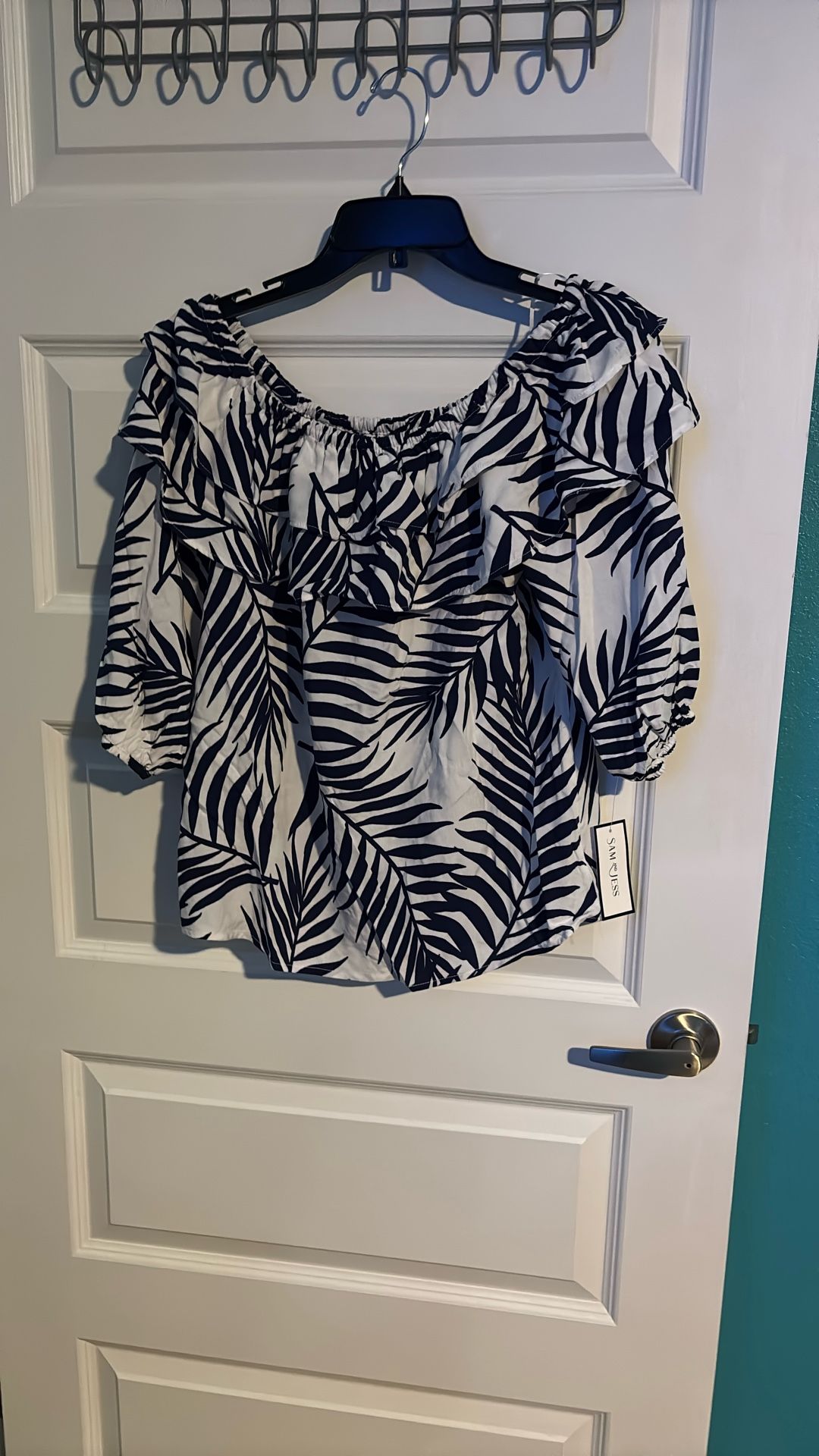 Ladies Blouse On Or Off The Shoulder