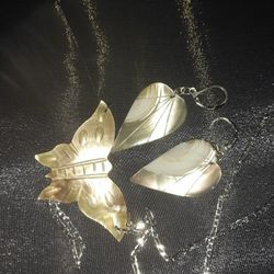 Beautiful Design Pearls Shells Jewelry Sets. 