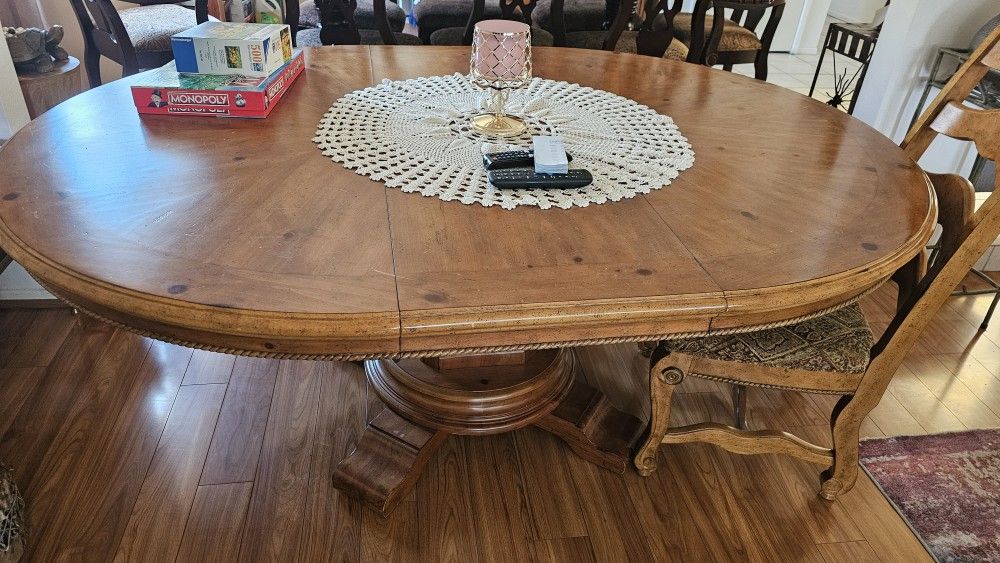 Oval Dining Room table with 6 chairs