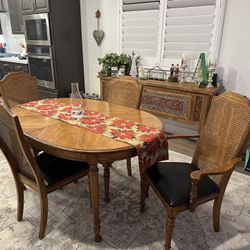 Dining Room Table & Chairs