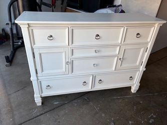 Gorgeous dresser like new !