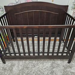 Oxford Baby Crib & Changing Table With Pad