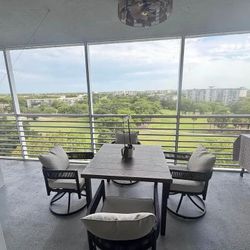 Patio set swiveling chairs