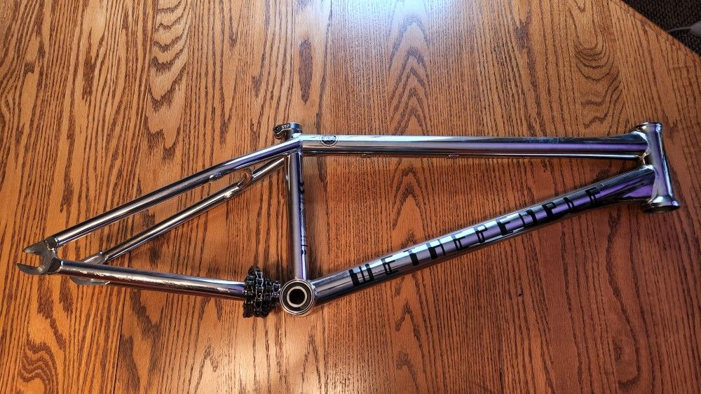 2021 Wethepeople Battleship Frame 21" With Shadow chain