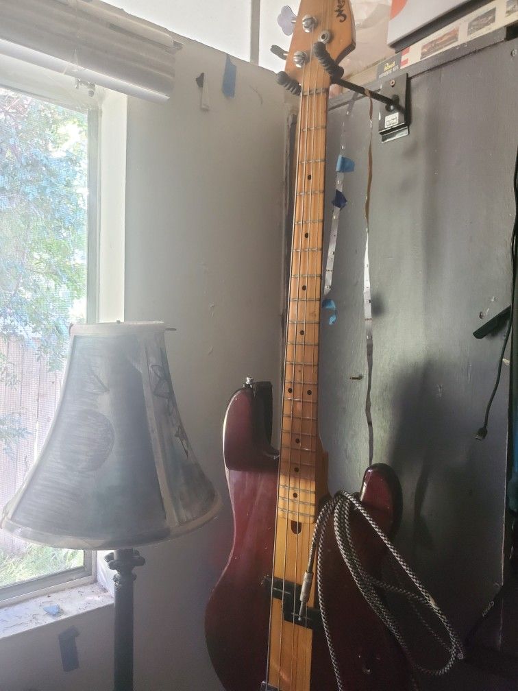 Vintage Memphis Bass Guitar With Amp