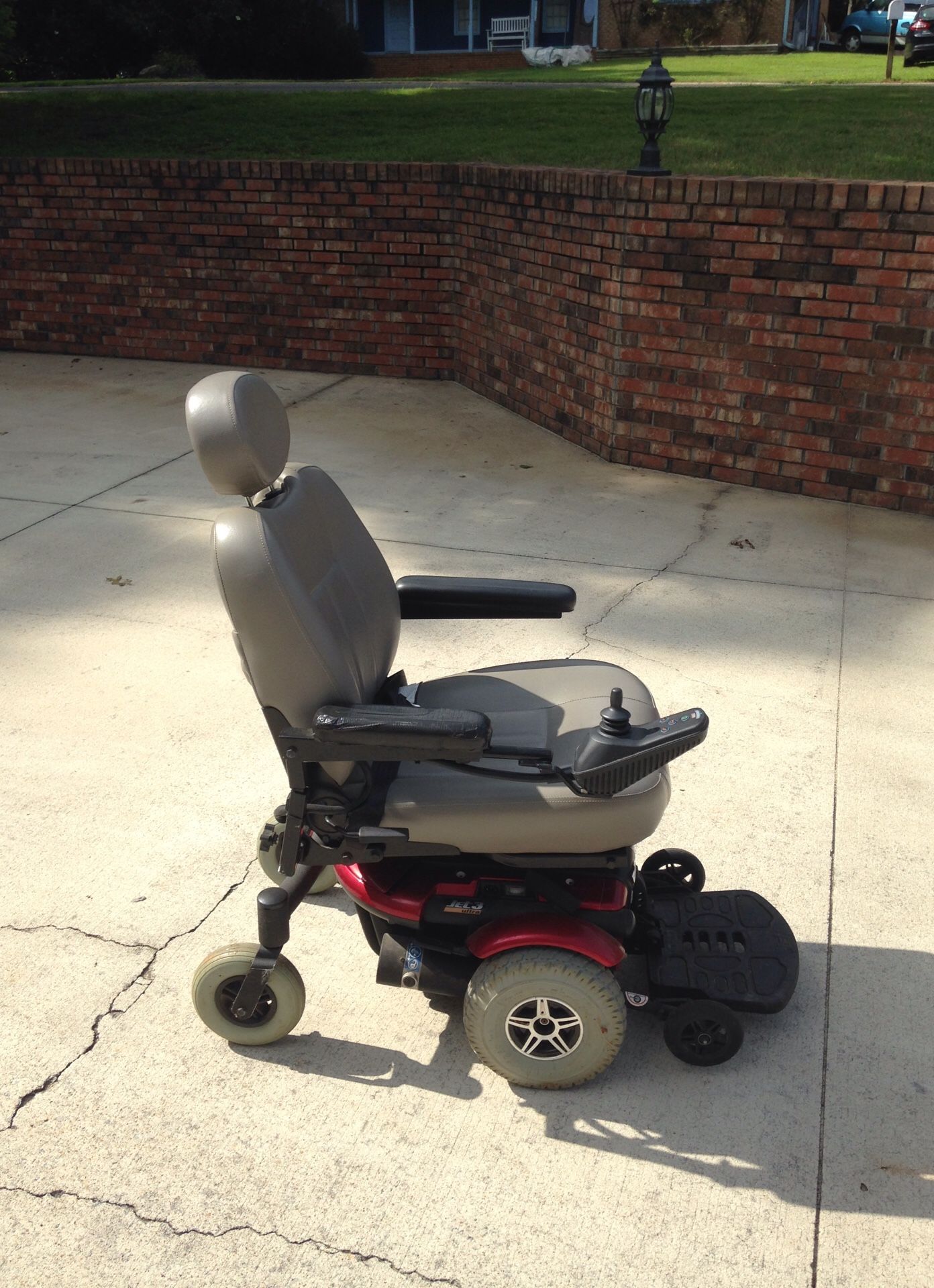 Jet three ultra mobile handicap chair