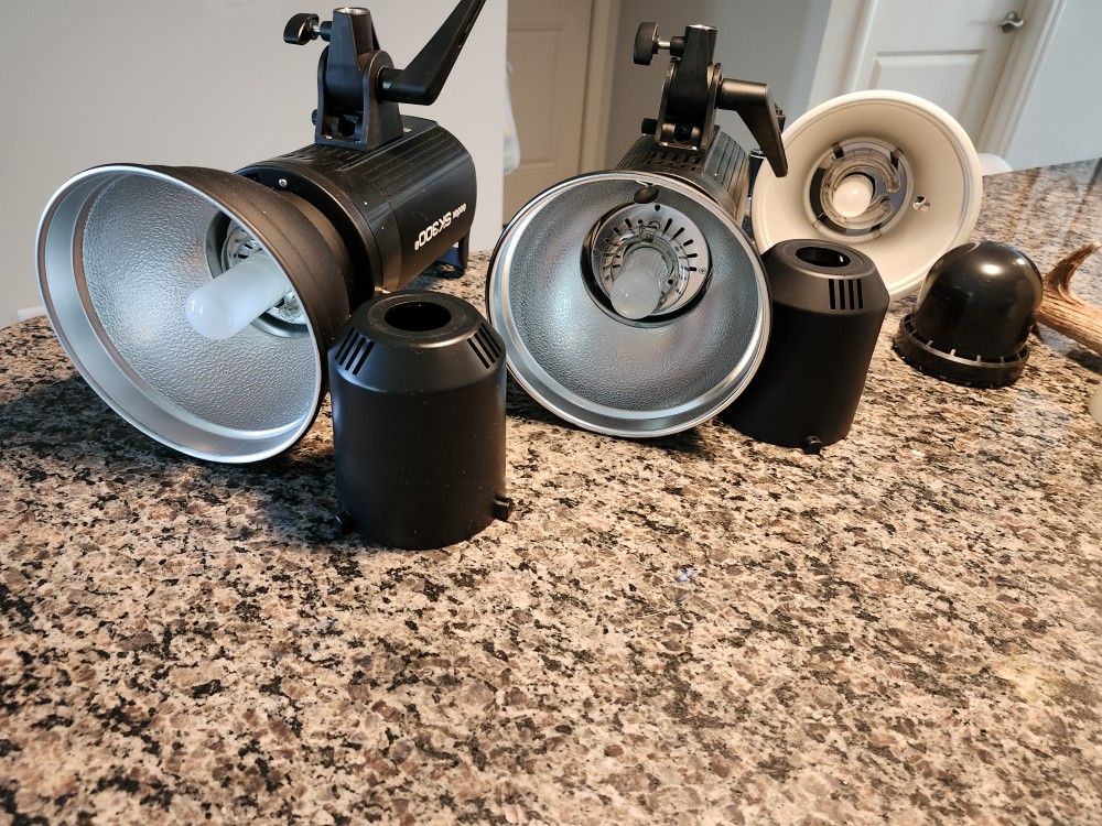 3 Studio Strobe Lights 