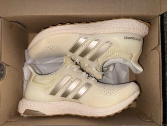 Adidas Ultraboost - SIZE 10 1/2 WOMEN