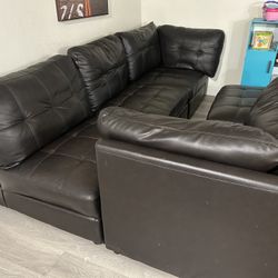 abbyson living leather Beautiful sofa 