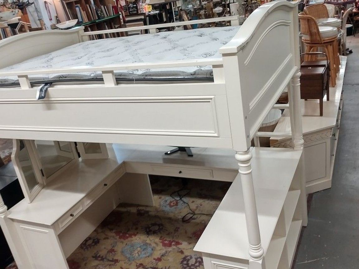 Twin Lakehouse Loft Bed W/Desk (White) Mattress Sells Separately 