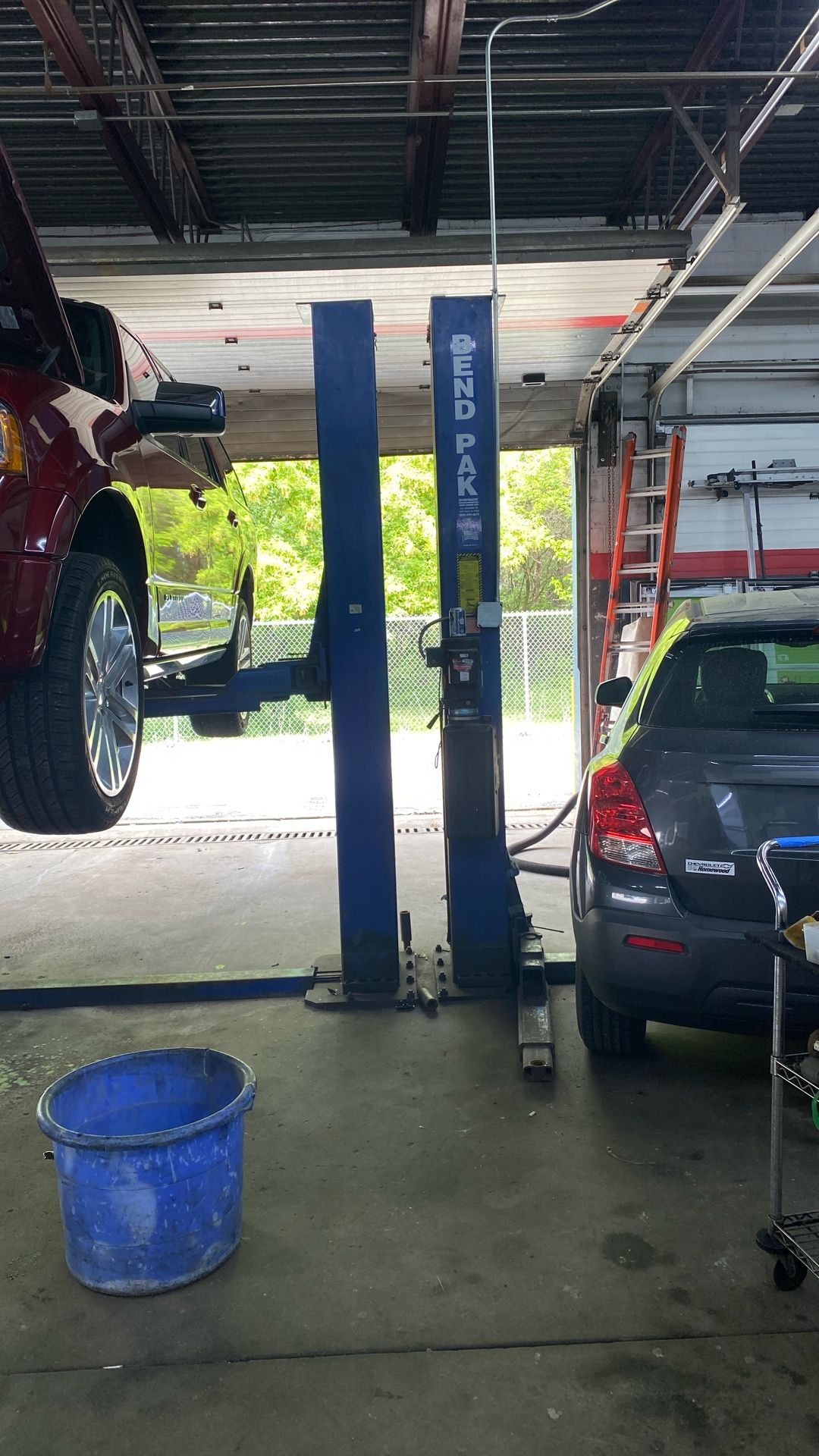 Bend pak Car Lifts Blue