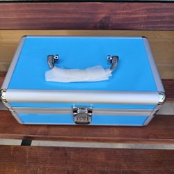 Small Blue Makeup Case With Lock (1D)