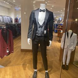 Black Tuxedo Suit BRAND NEW size 40 / pants size 34