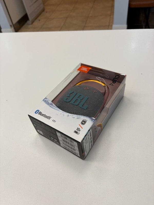 JBL Clip 4 Blutooth Speaker New