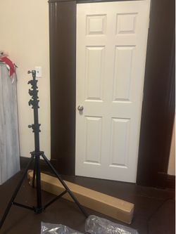 Adjustable tripod