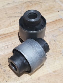 G35 / 350z oem Compression rod bushings