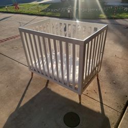 Free crib! 