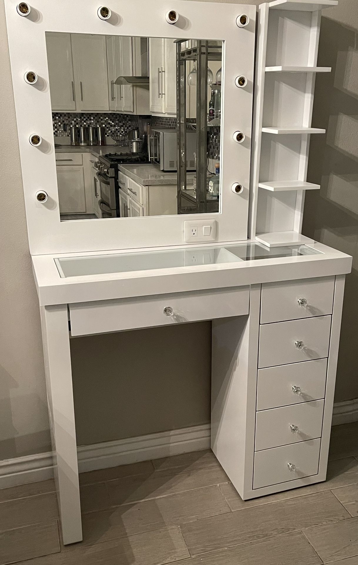 Vanity Desk With Mirror
