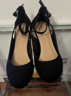Women’s Shoes. 