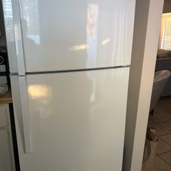 Whirlpool White Frig