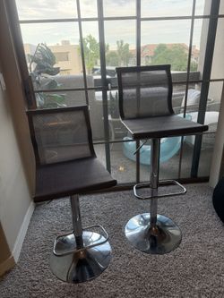 2 Adjustable Hight Swivel Barstools