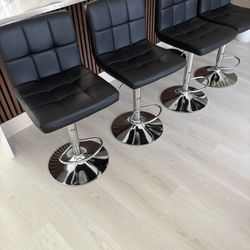 Set Of 4 Bar Stools 