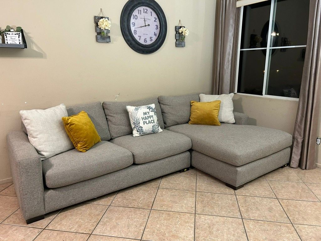 Beautiful Sectional Couch LIKE NEW