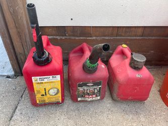 3 Small Portable Gas ⛽️ Cans 1 Gallon Español 3 latas de gas.