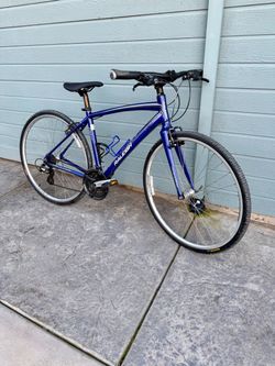 RALEIGH CADENT HYBRID BIKE 700C Wheels
