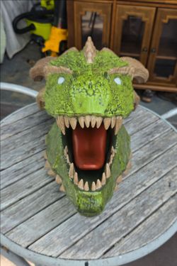 Dragon Head Prop Halloween Decor or Collectable (**animatronic)